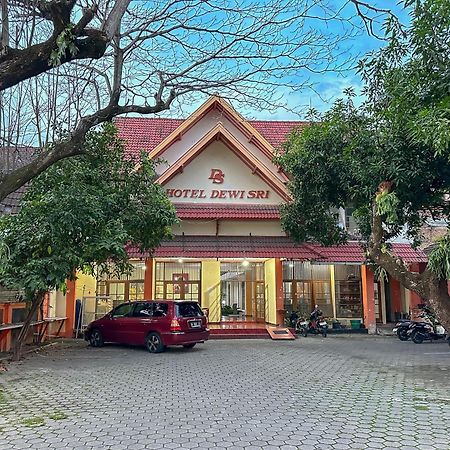 Hotel Dewi Sri Redpartner Джокьякарта Экстерьер фото