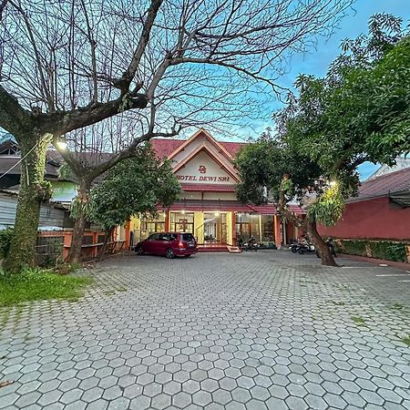 Hotel Dewi Sri Redpartner Джокьякарта Экстерьер фото