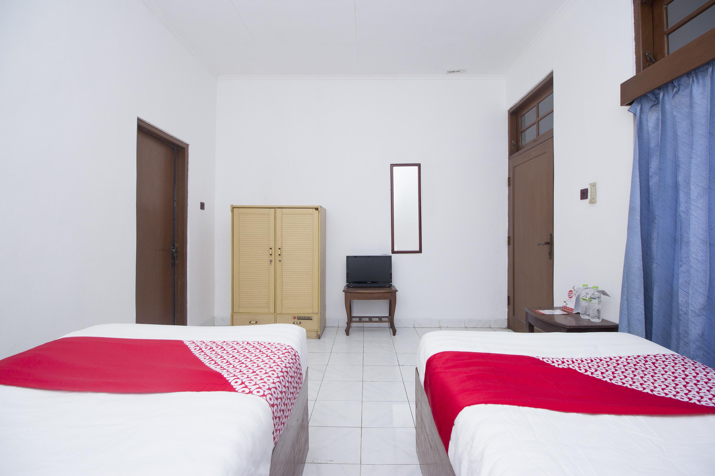 Hotel Dewi Sri Redpartner Джокьякарта Экстерьер фото