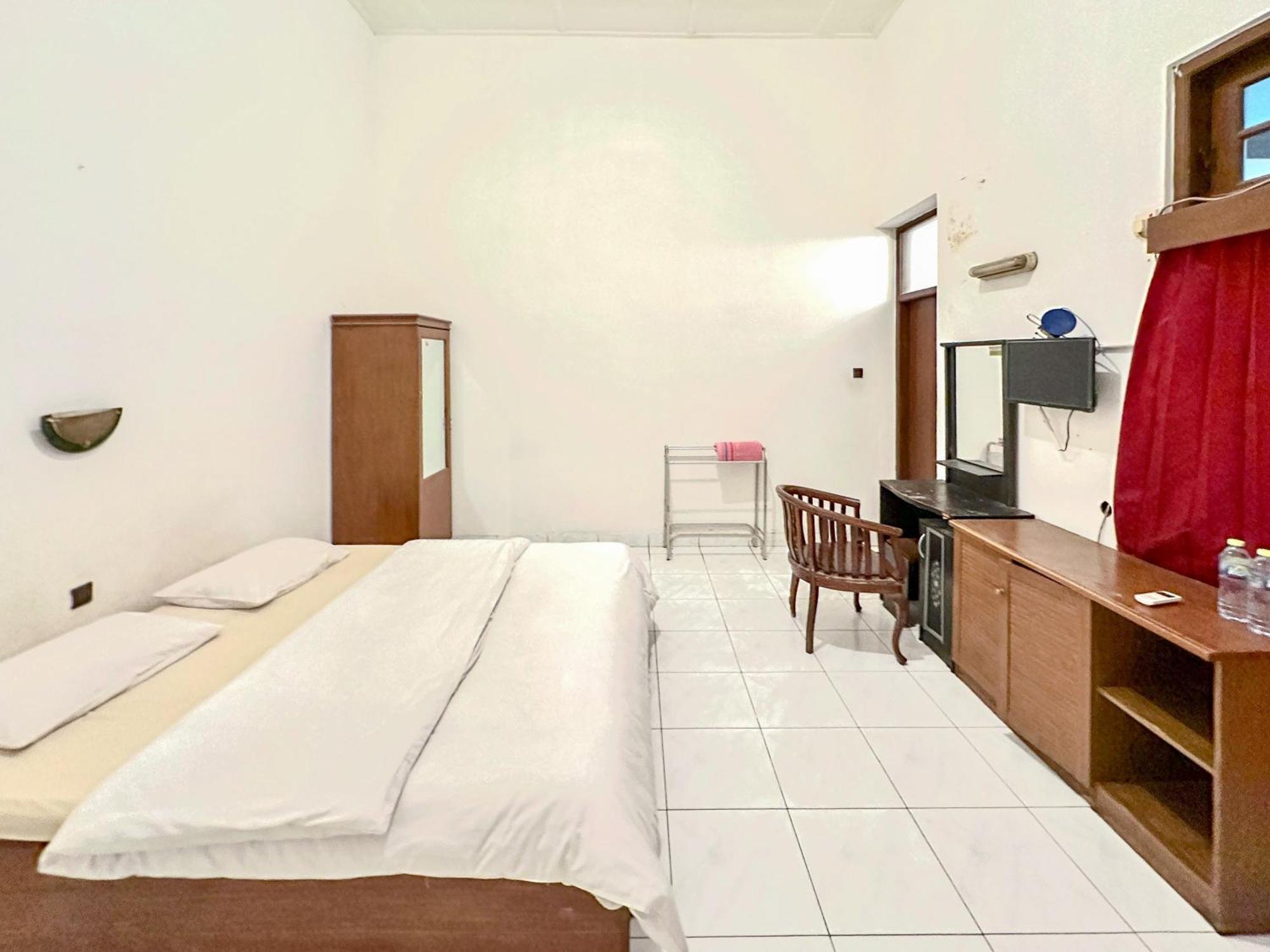 Hotel Dewi Sri Redpartner Джокьякарта Экстерьер фото
