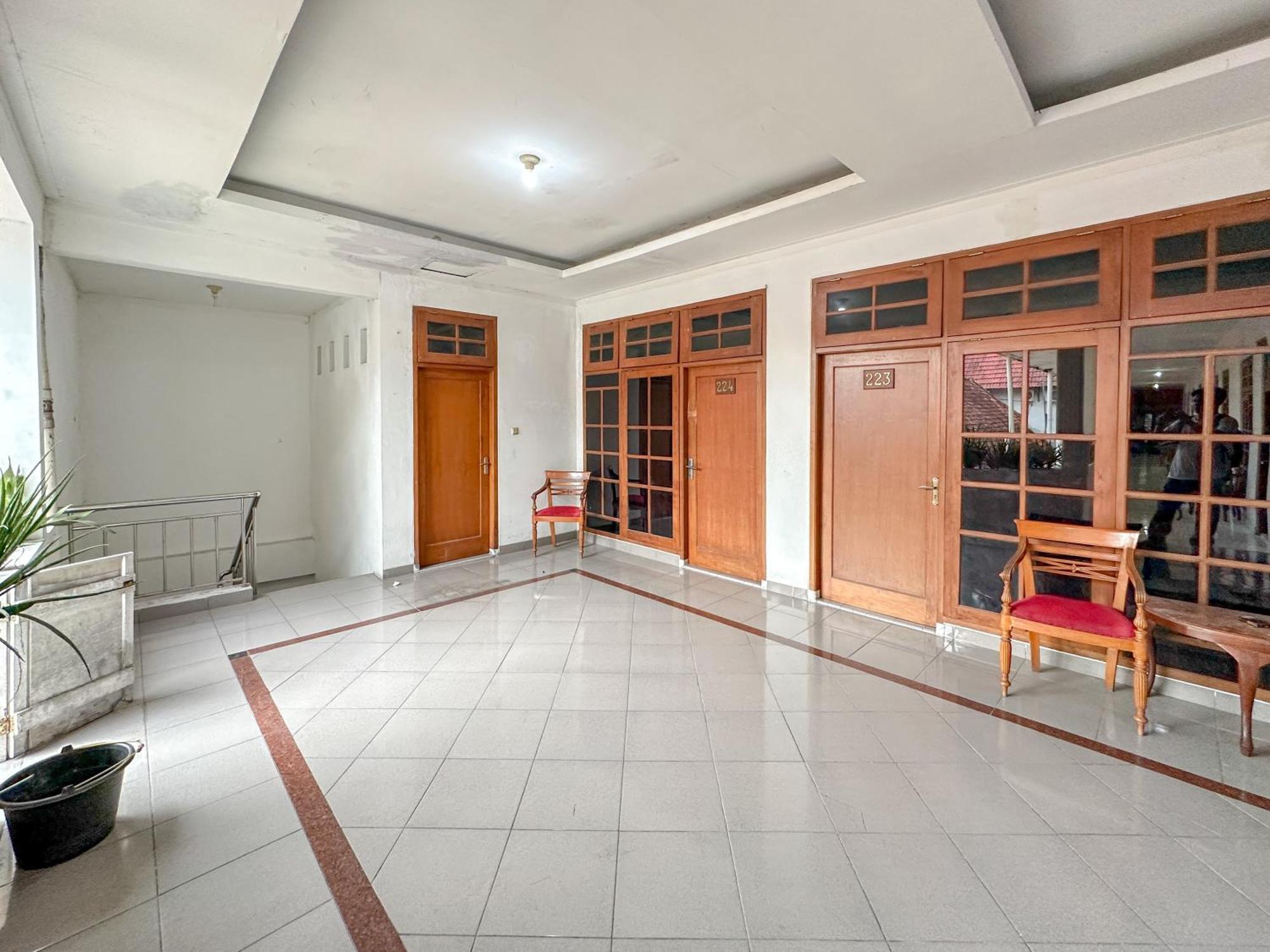 Hotel Dewi Sri Redpartner Джокьякарта Экстерьер фото