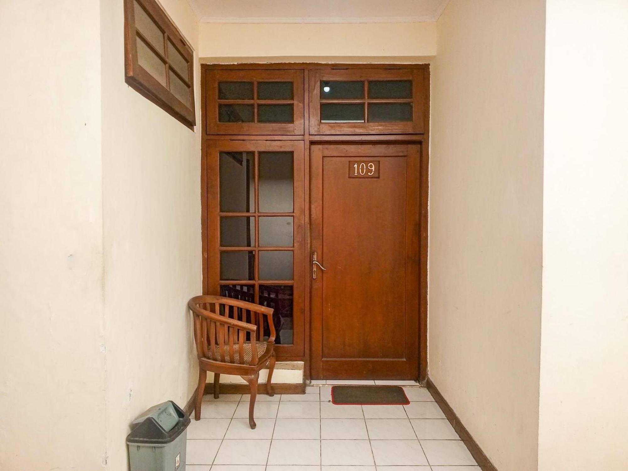 Hotel Dewi Sri Redpartner Джокьякарта Экстерьер фото