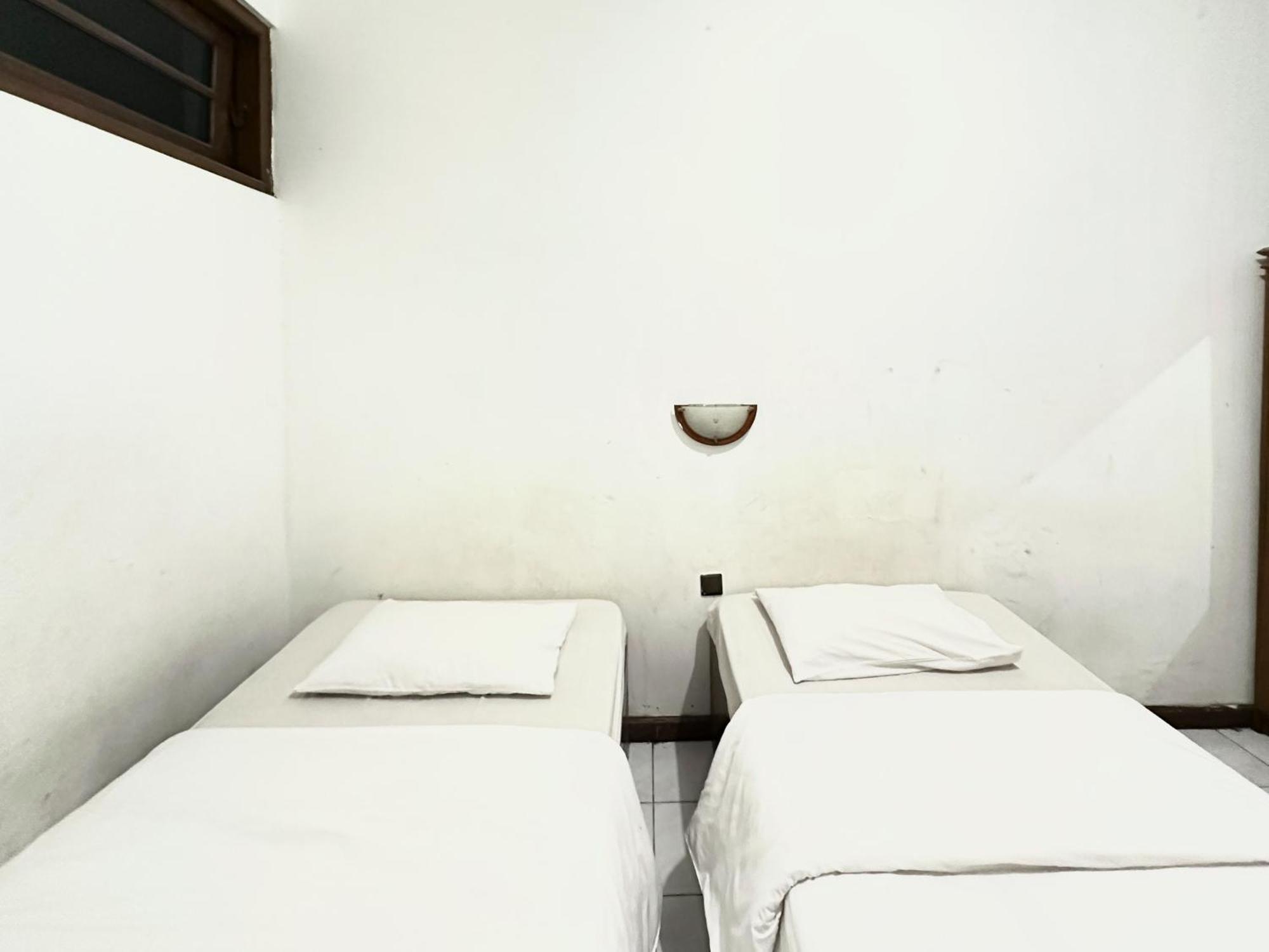 Hotel Dewi Sri Redpartner Джокьякарта Экстерьер фото